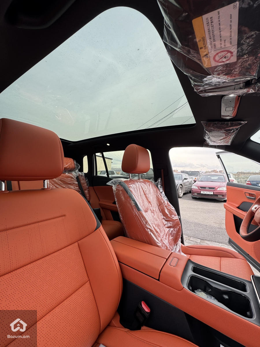 Toyota BZ3X - image 8