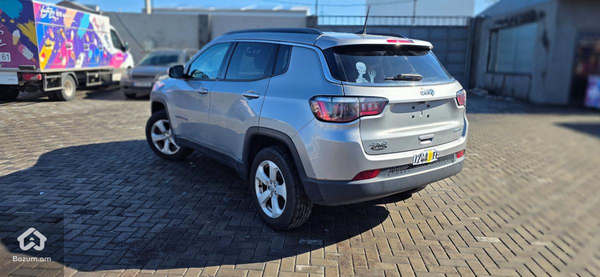 Jeep Compass - image 1