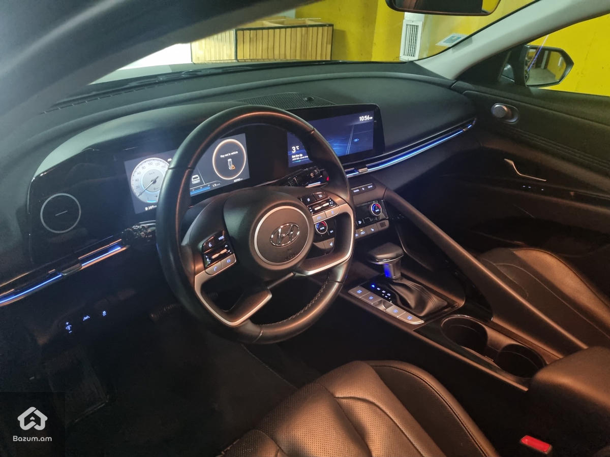 Hyundai Elantra Limited - image 11