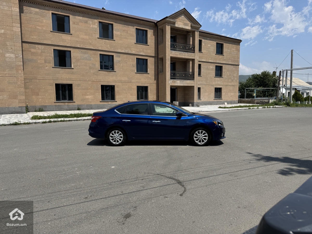 Nissan Sentra SV  - image 4