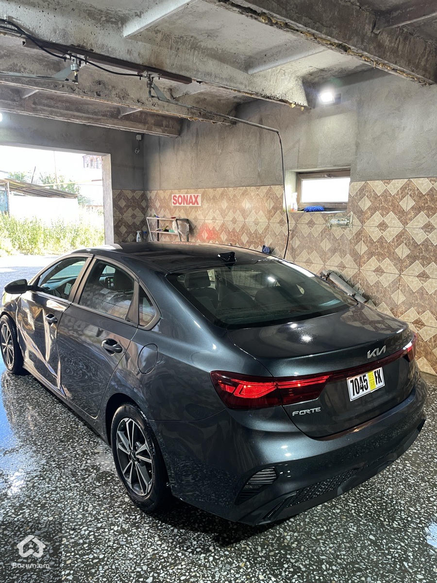 Kia Forte - image 4