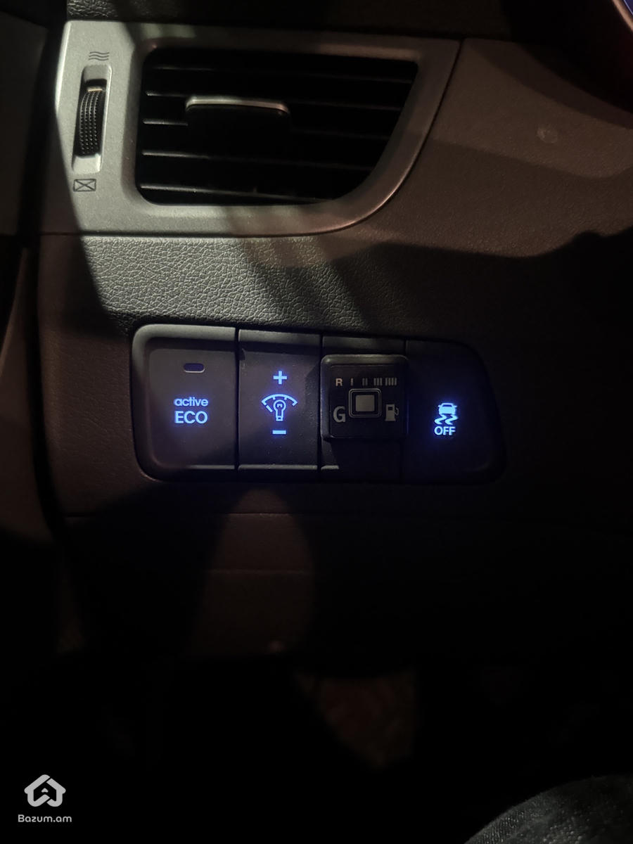 Hyundai Elantra - image 8