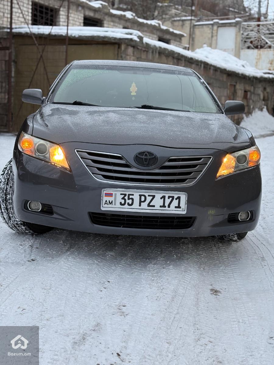 Camry Hybrid - image 1