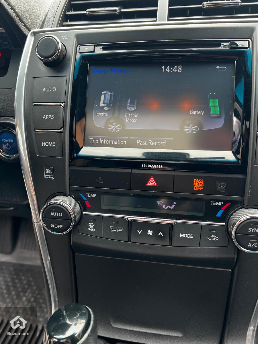 Toyota Camry hybrid - image 10