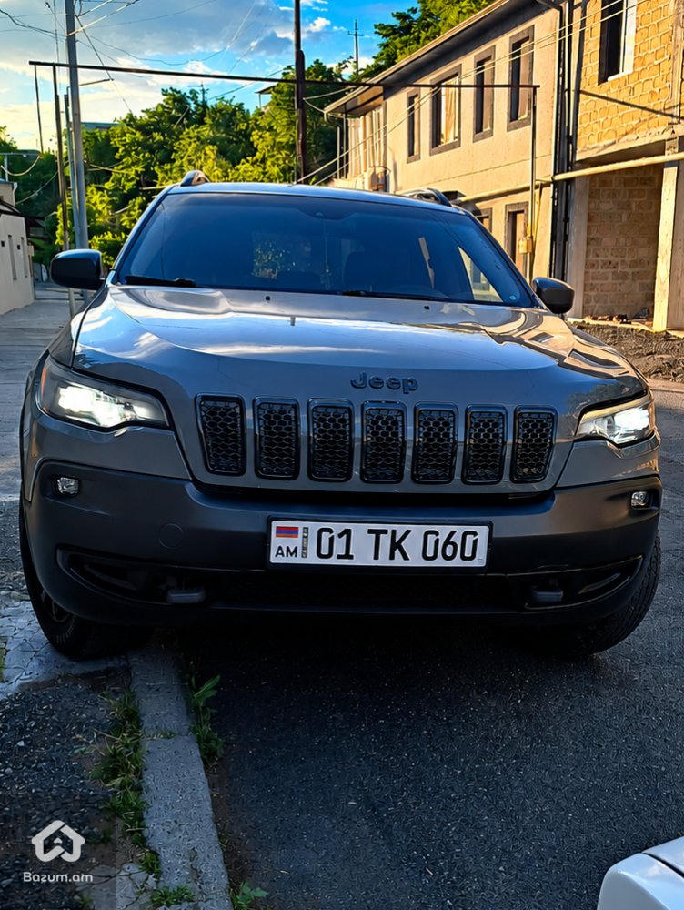 Jeep Cherokee 2019 - image 2