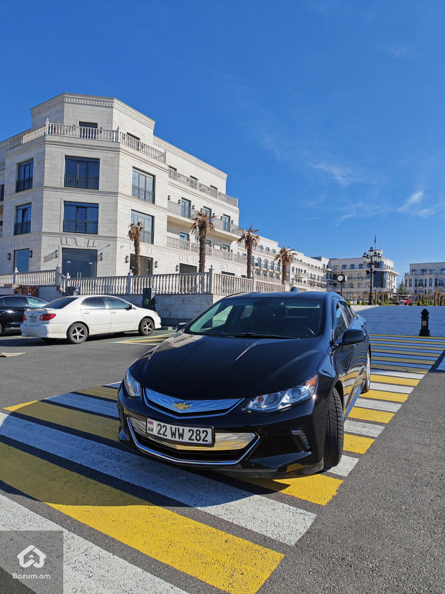 Chevrolet Volt 2 LT - image 1