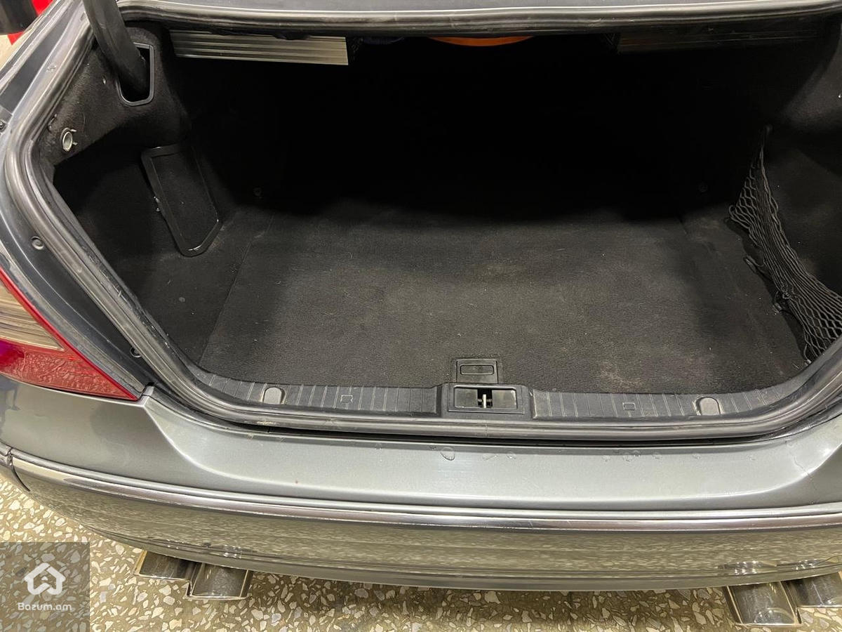 Mercedes Benz E320 4matic  - image 11