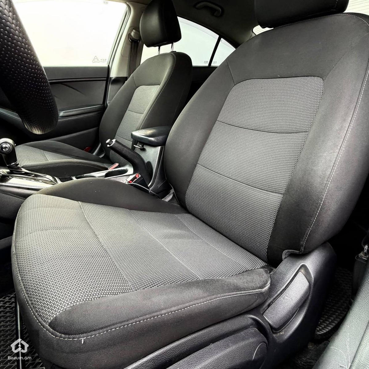 Kia Forte - image 10