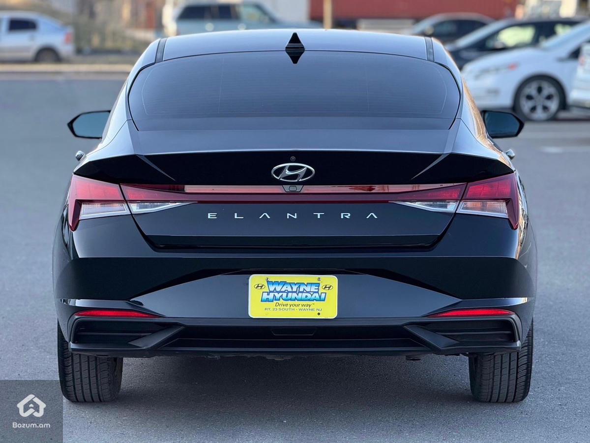 Hyundai Elantra - image 11