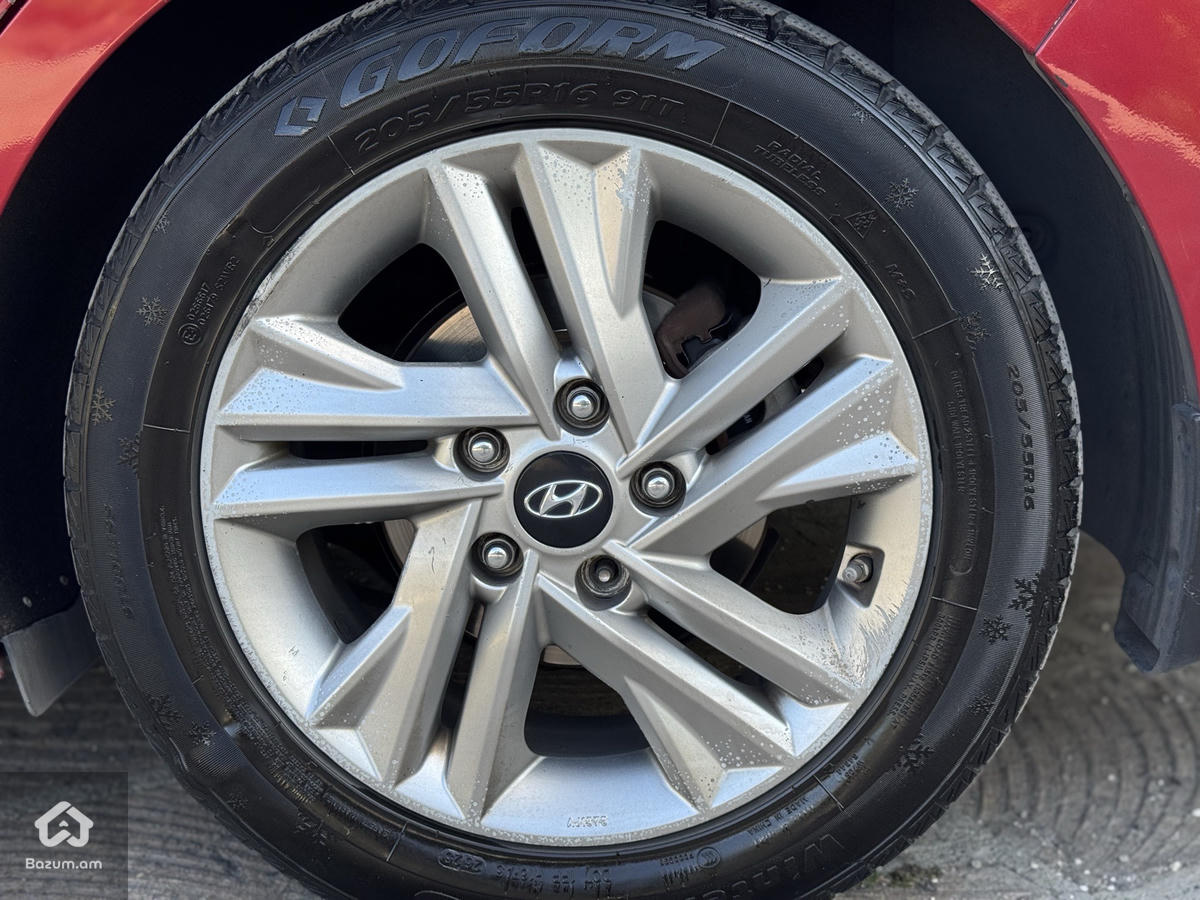 HYUNDAI ELANTRA - image 7