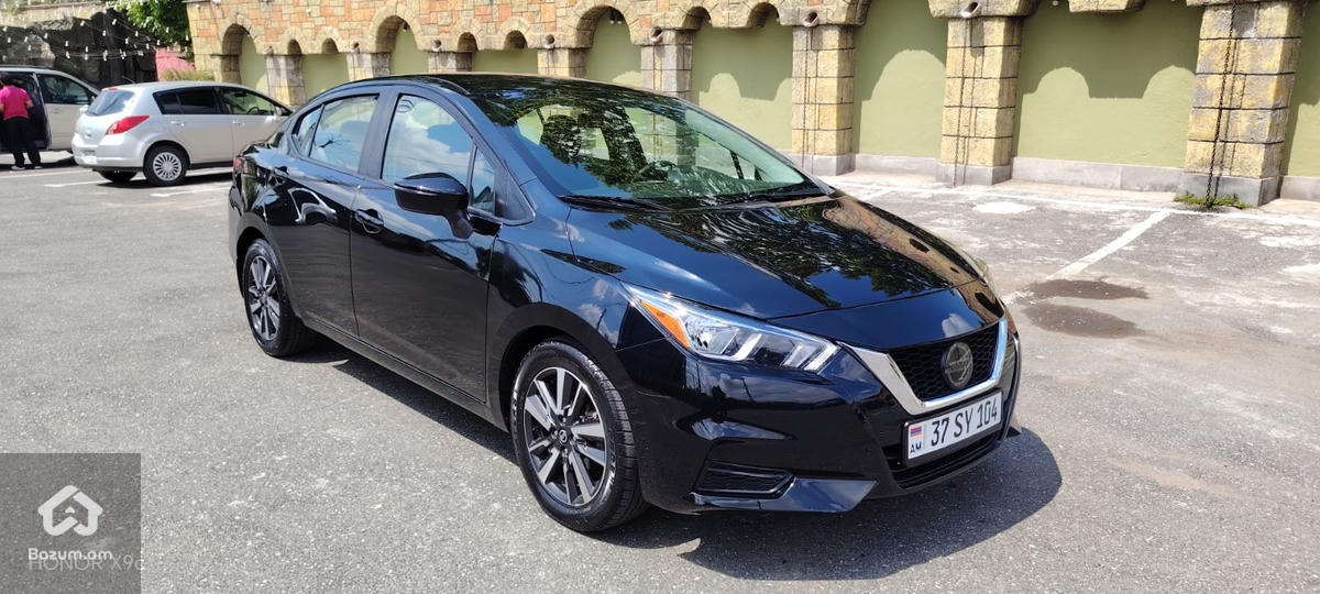 Nissan Versa - image 3