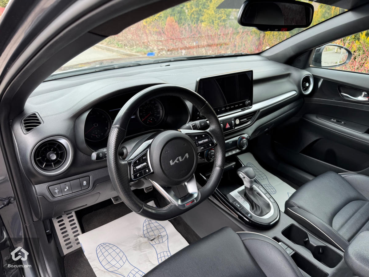 Kia Forte GT-Line Premium - image 7