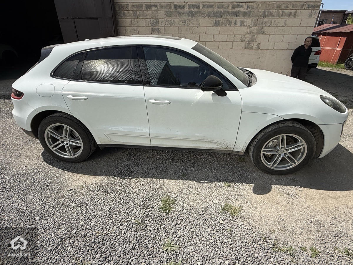 Porsche Macan 3.0 - image 9