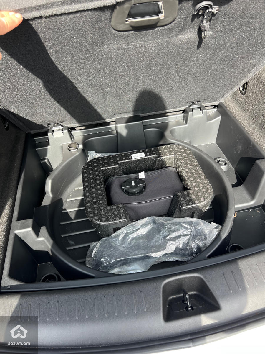 CADILLAC xt4  - image 8