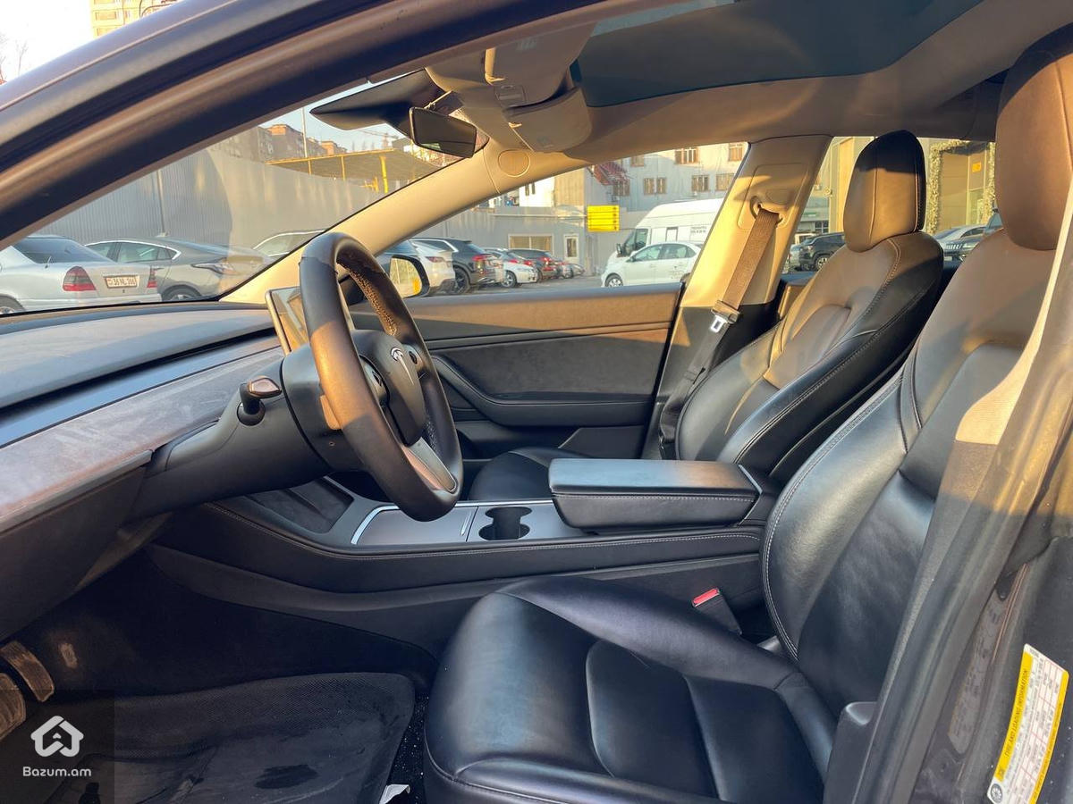Tesla model 3 - image 7