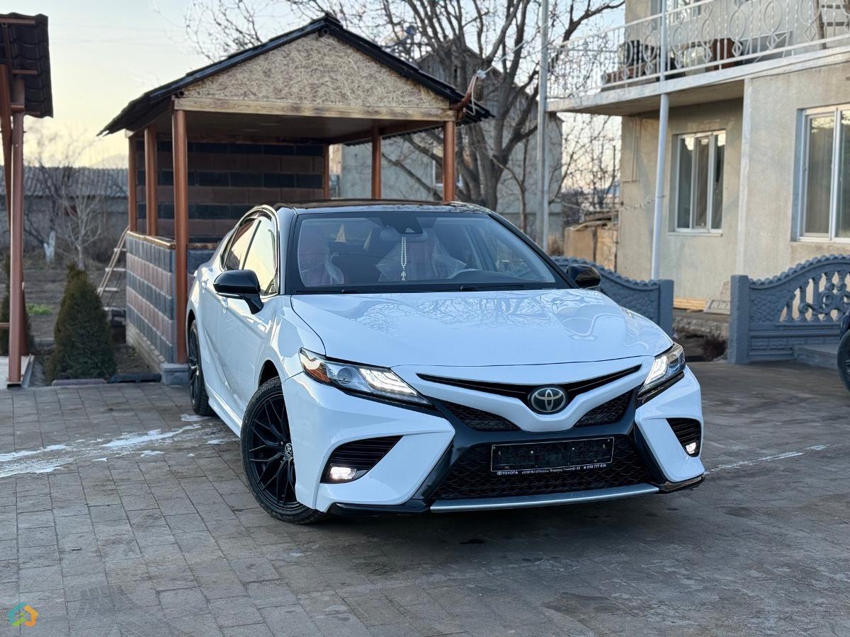 Toyota Camry V70 Xse - image 4