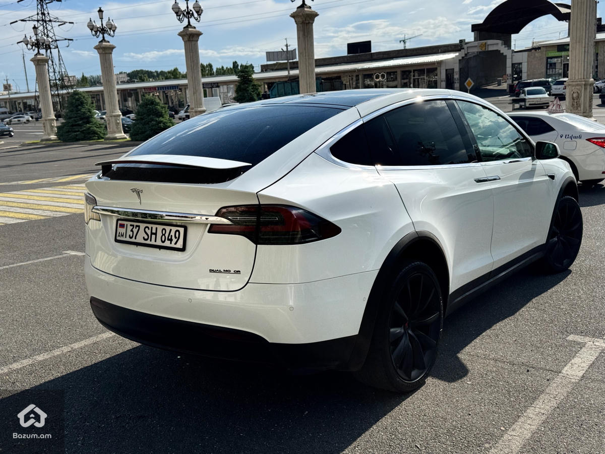 Tesla Model X 100D - image 2