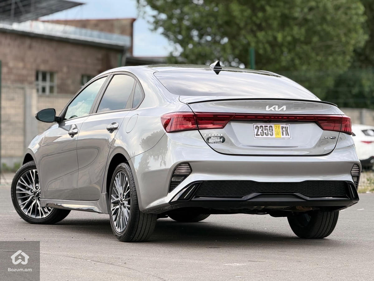 kia Forte - image 14