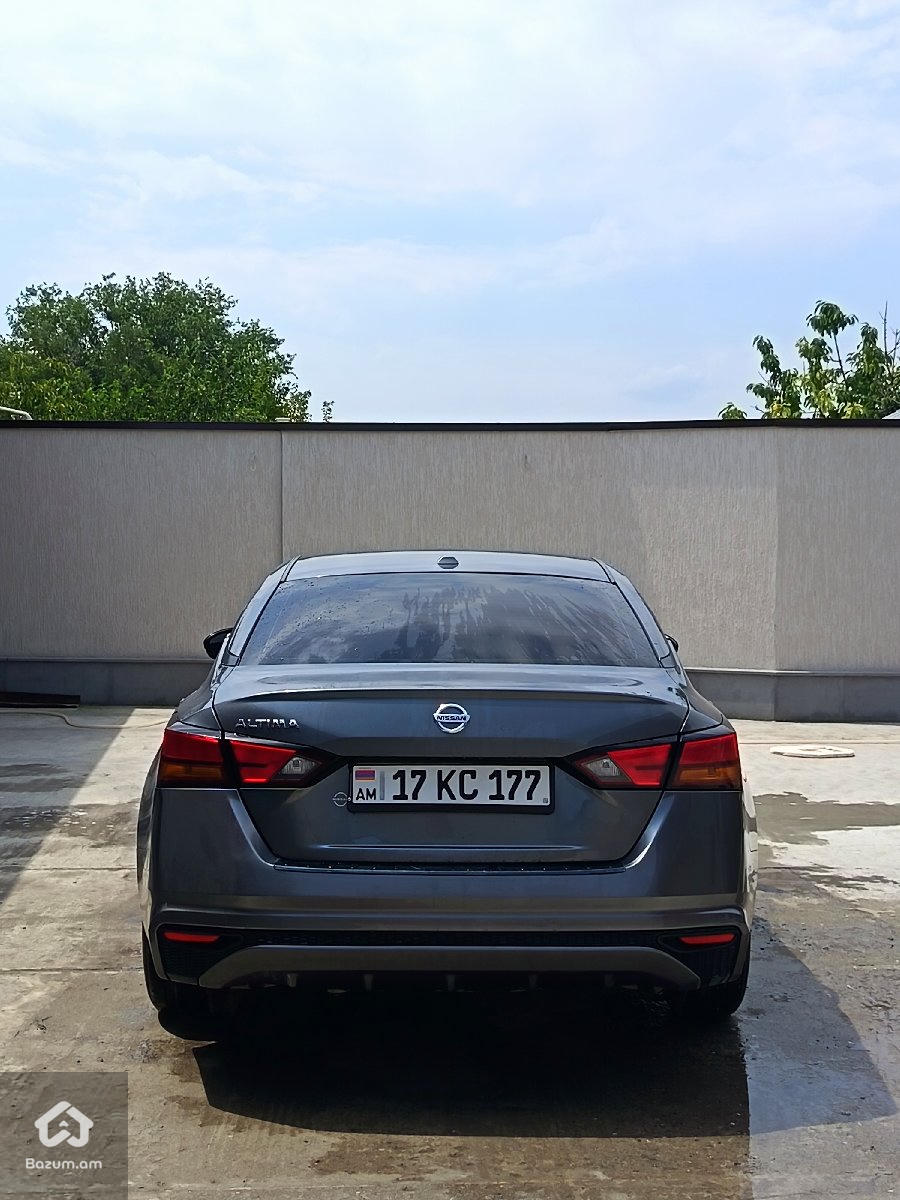 Nissan Altima  - image 3