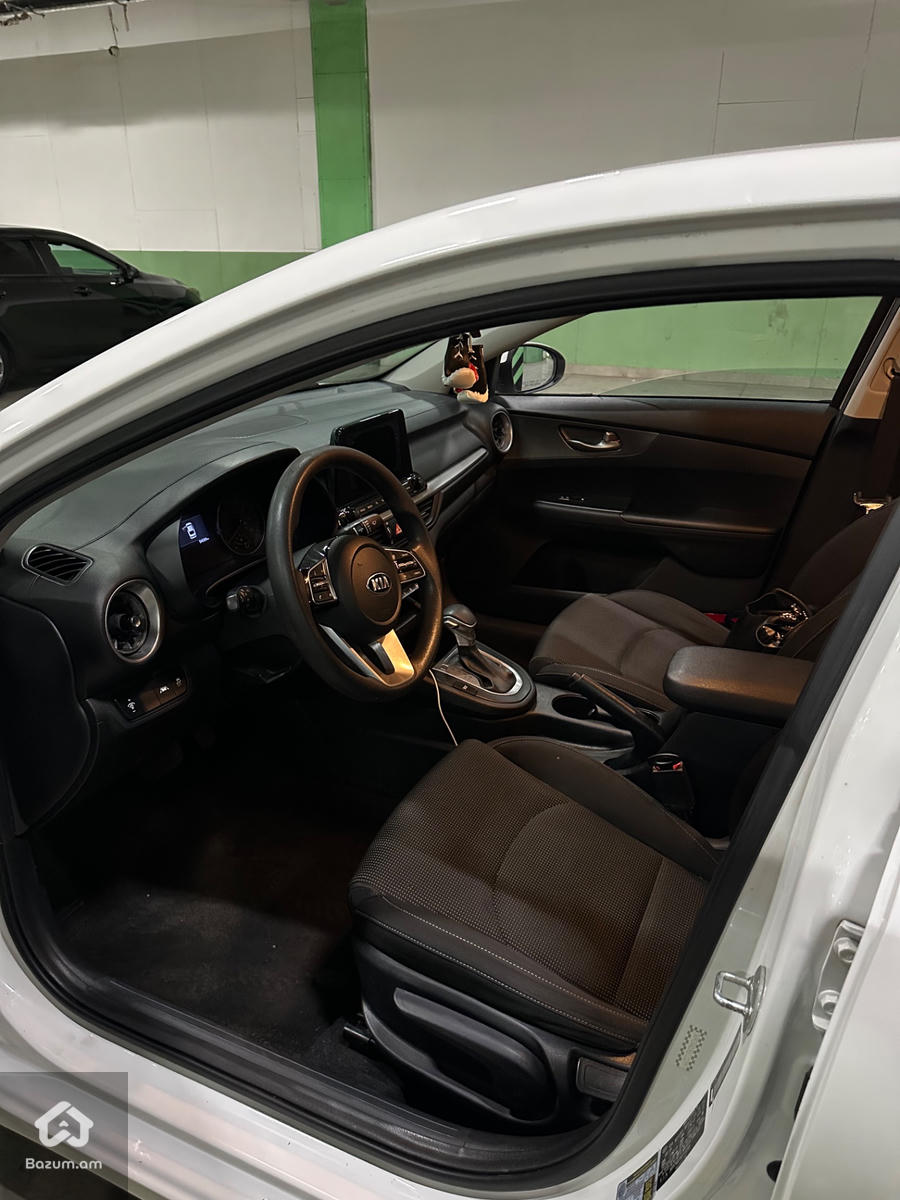 Kia Forte - image 5