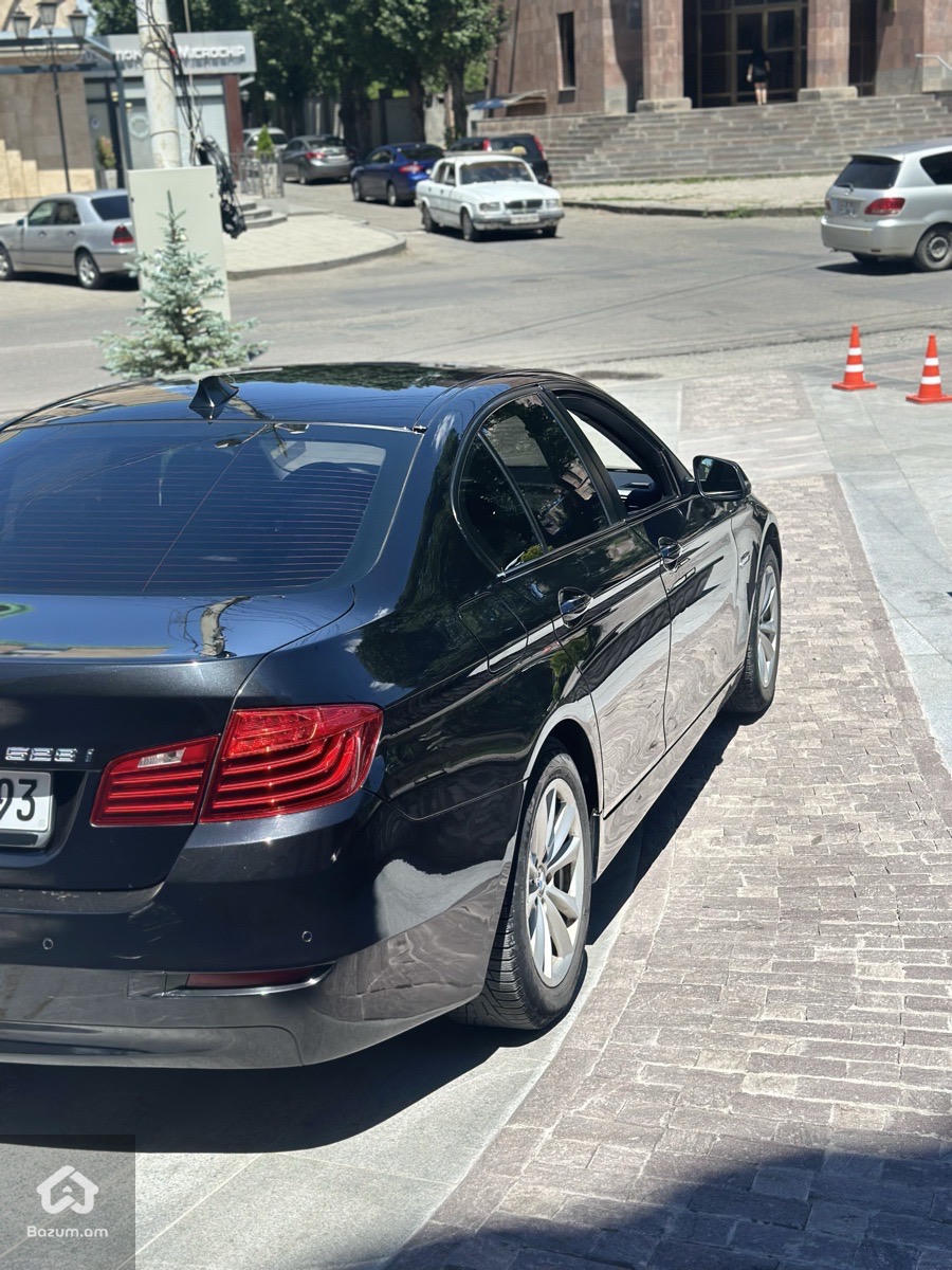 BMW 528i - image 6