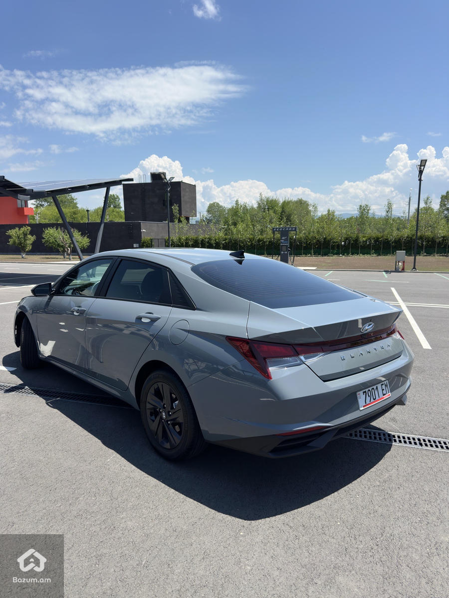 Elantra - image 8