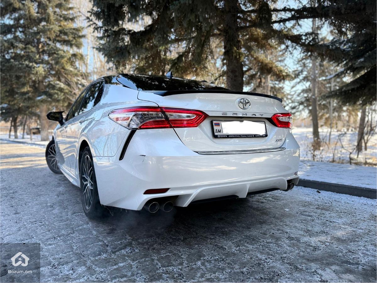 Toyota Camry v70 XSE - image 4