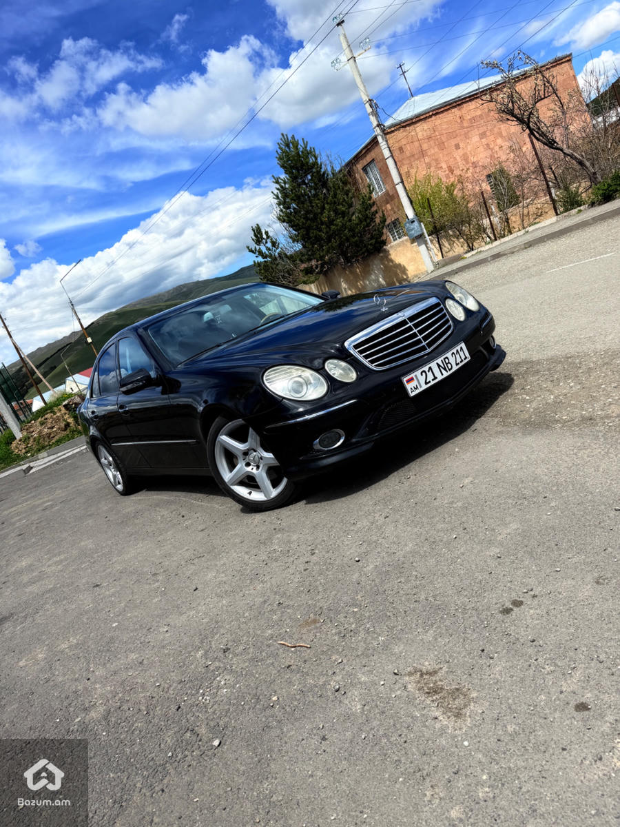 Mercedes - image 7