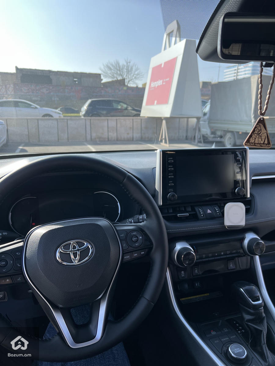 Toyota Rav4 - image 4