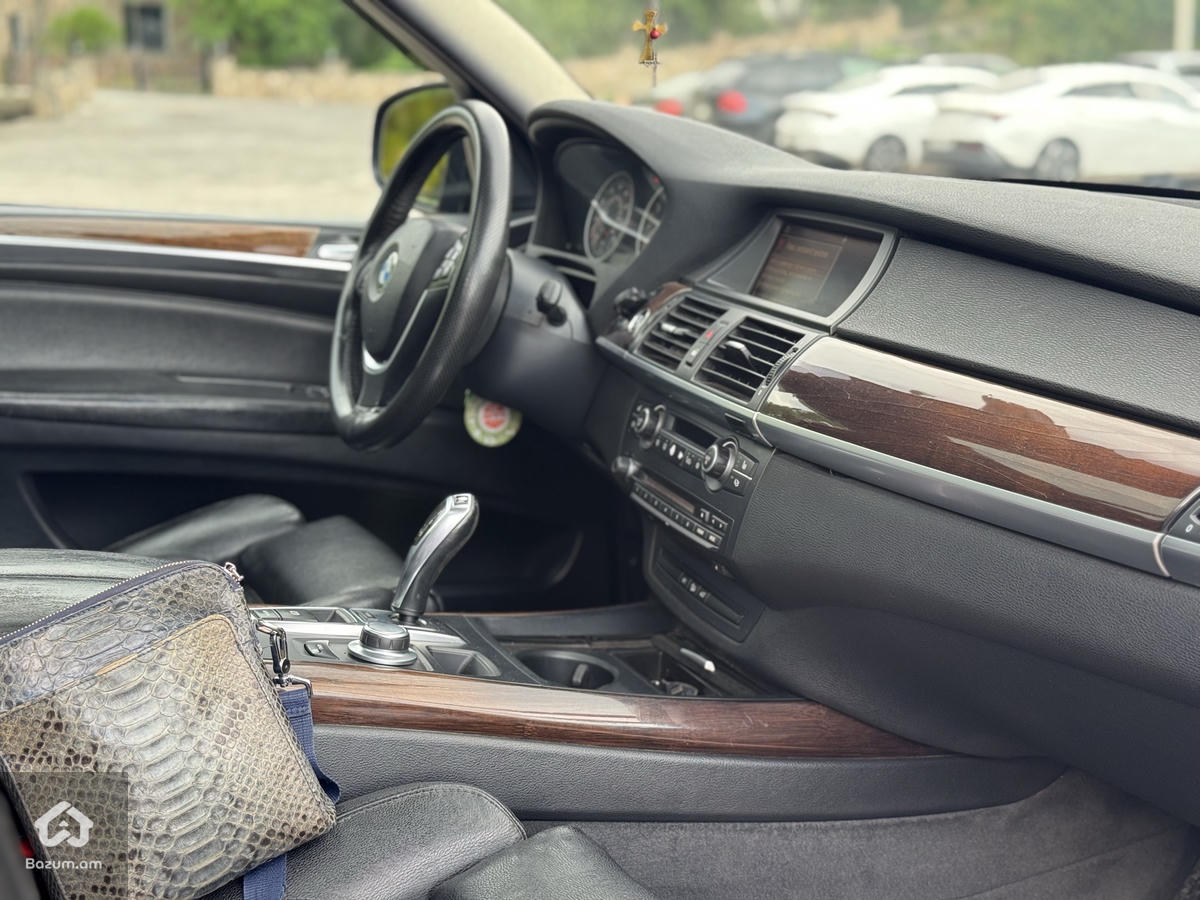 BMW X5 E70 - image 11