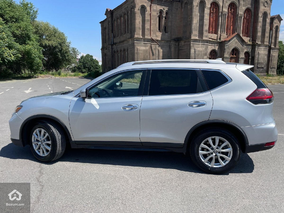 Nissan - image 2