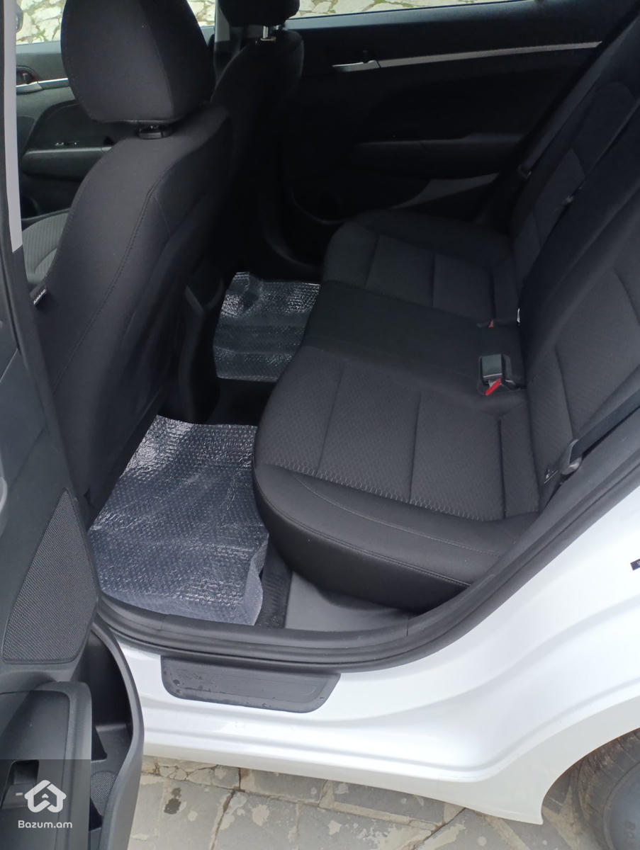 Hyundai Elantra - image 10