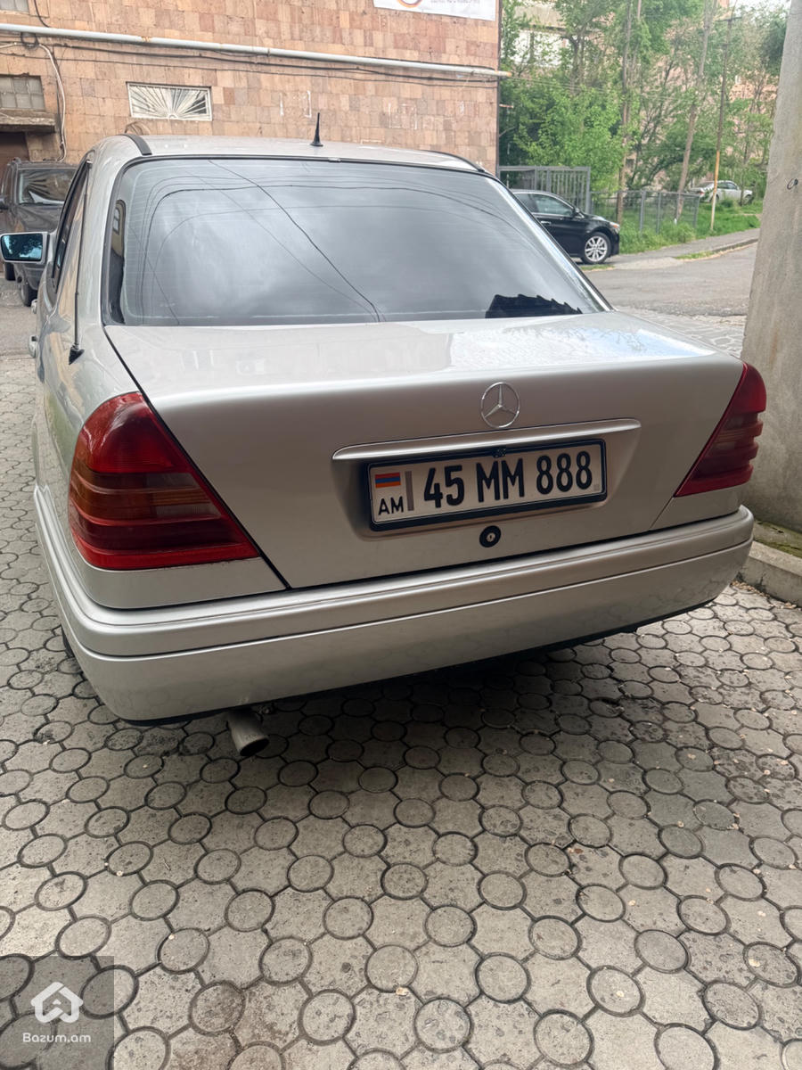 Mercedes Benz - image 7