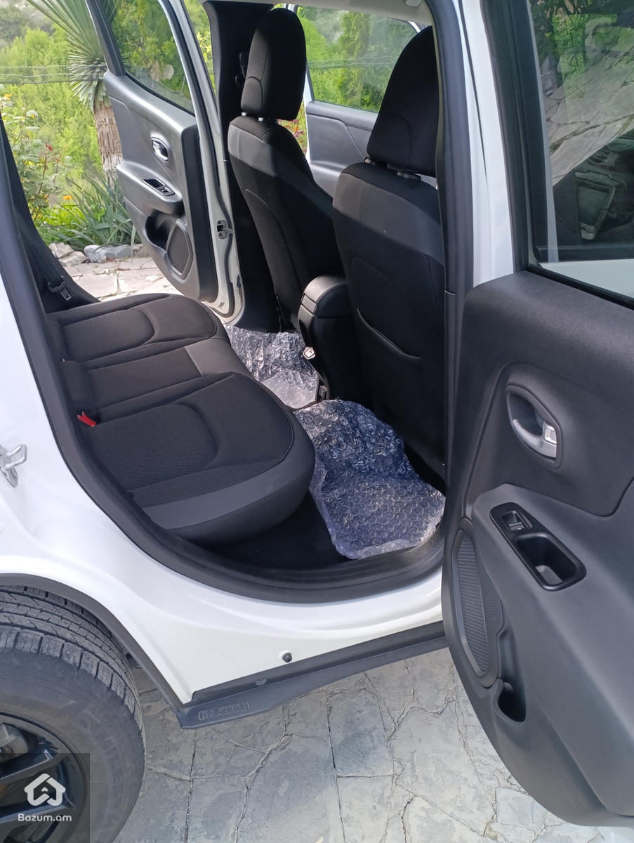Jeep Renegade  - image 11