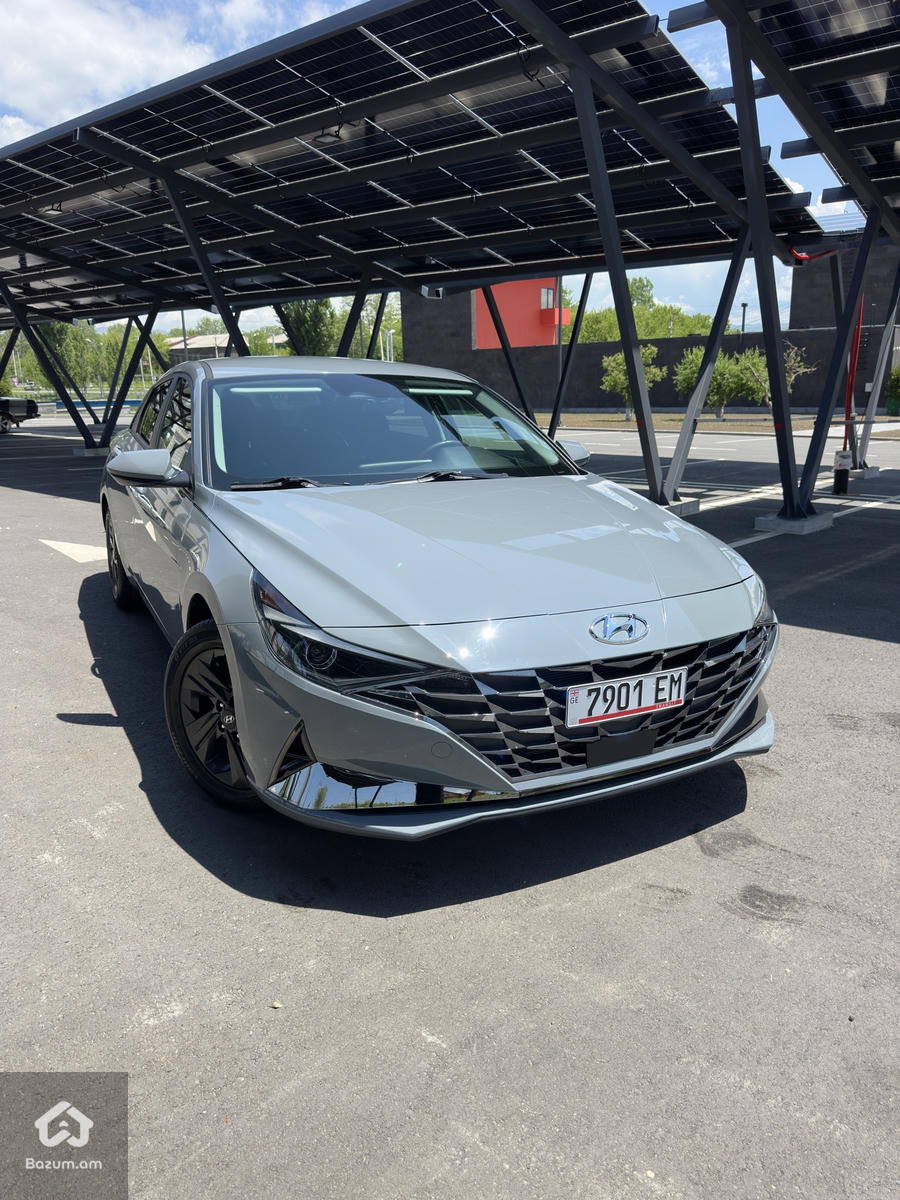 Elantra - image 3