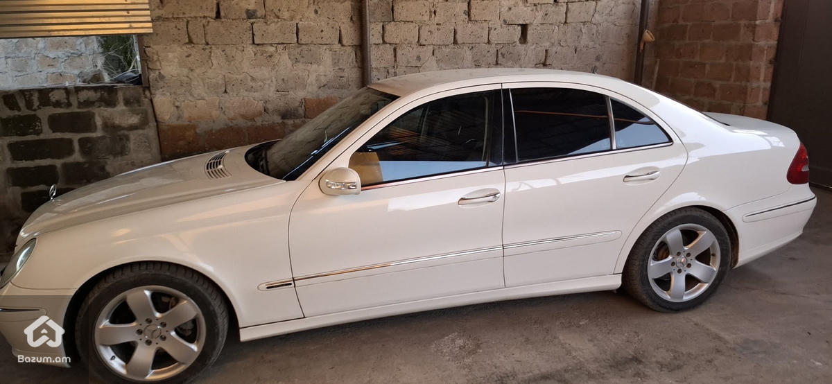 Mercedes-Benz e320 Avantgard Japan - image 3