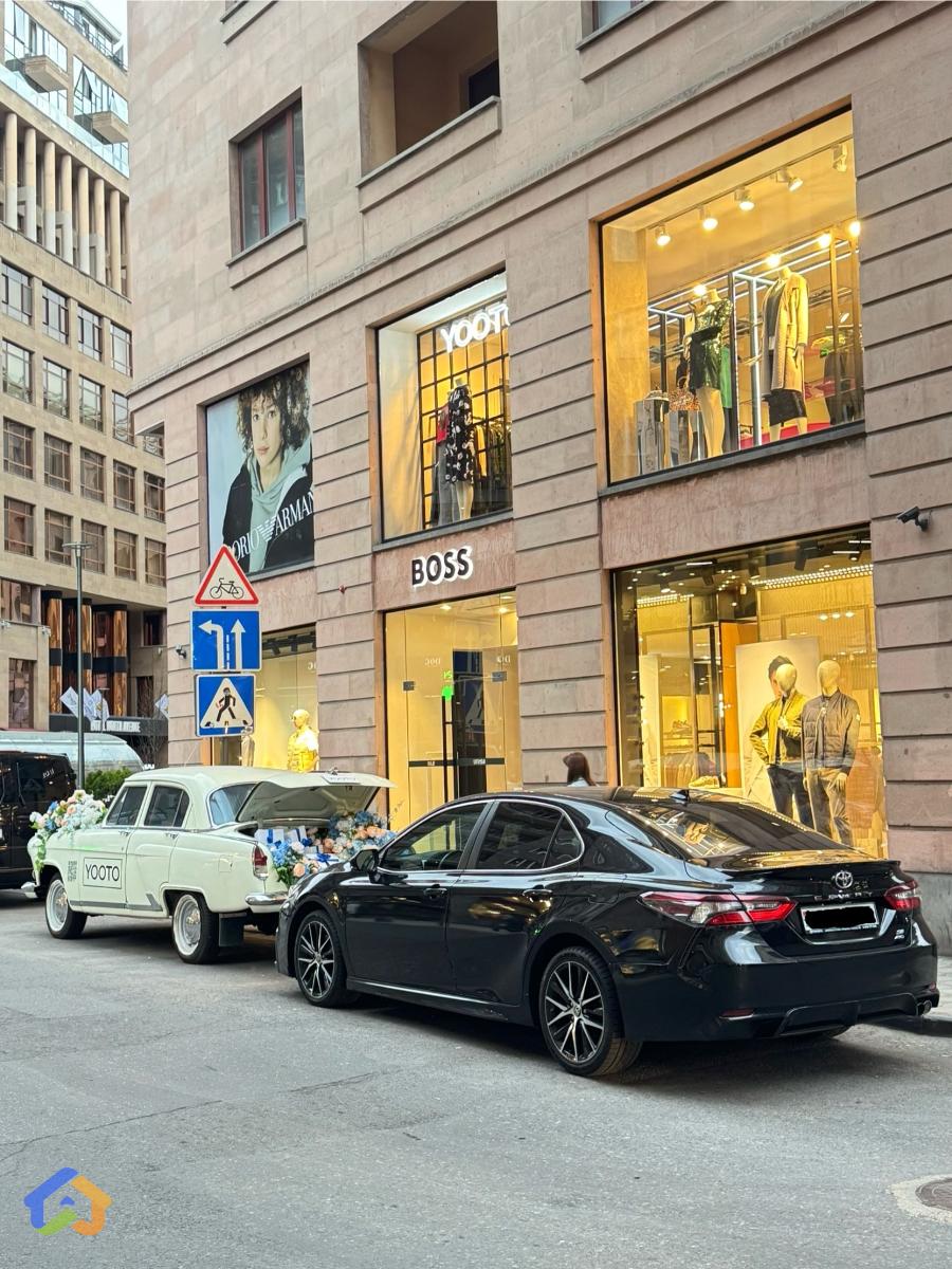 Toyota Camry - image 11