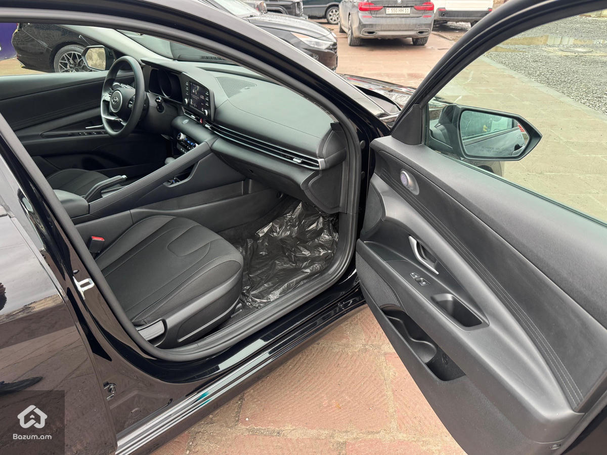 Hyundai Elantra - image 26