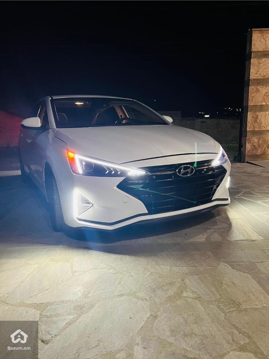 Hyundai Elantra Value Edition 2.0 - image 8