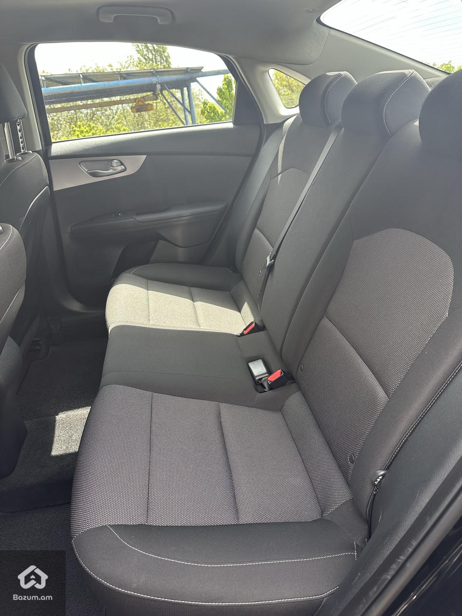 Kia Forte - image 13