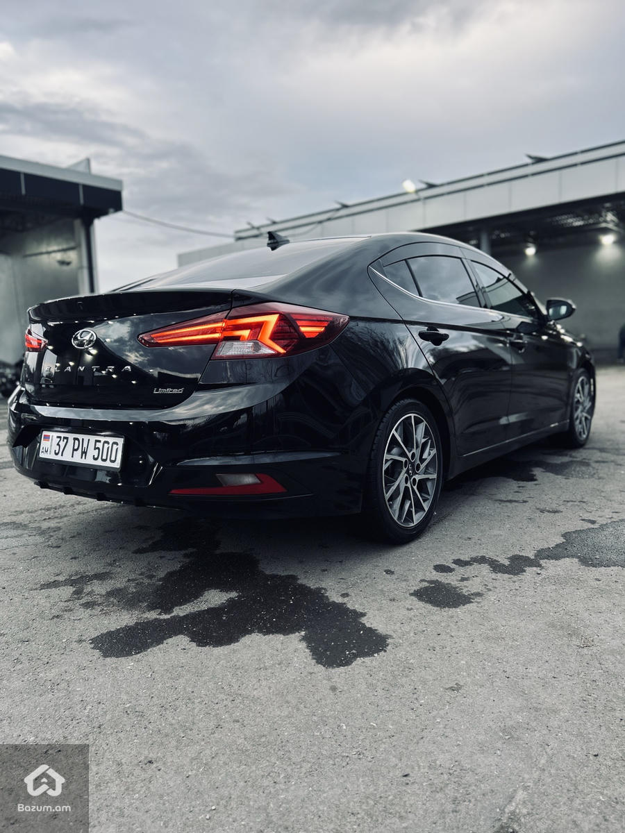 Hyundai Elantra Limited - image 6