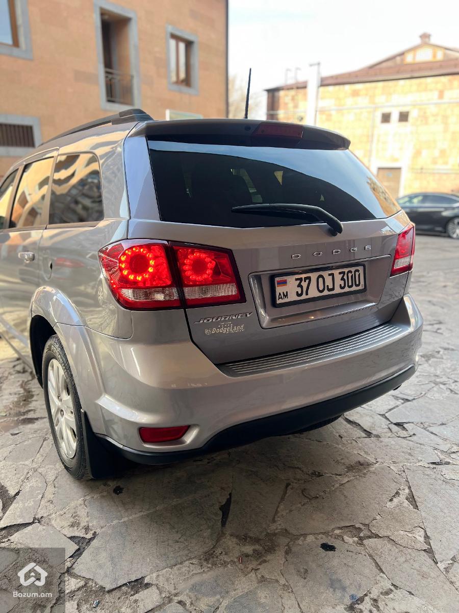 Dodge Journey - image 4