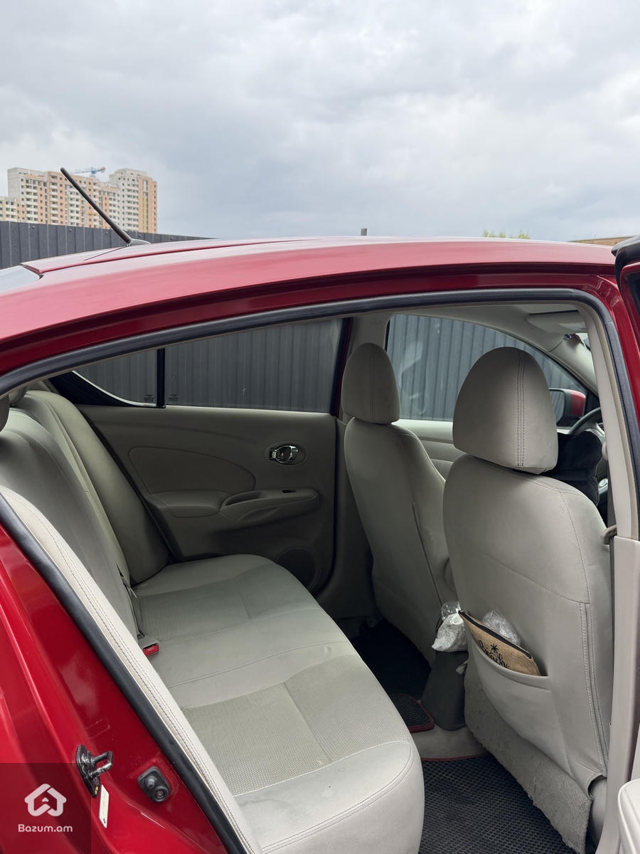 Nissan Versa SV - image 6