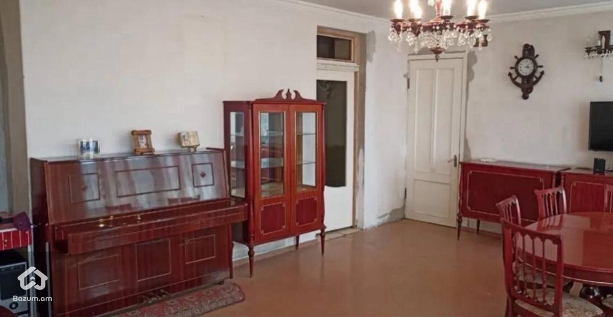 Երկու հարկանի քարե տուն Գրիգոր Զոհրապի փողոցում  - image 8