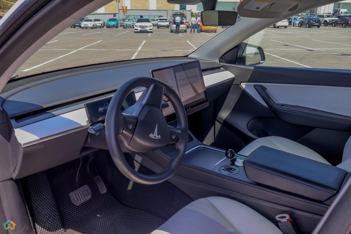 Tesla Model Y Long Range dual motor (4x4) - image 9