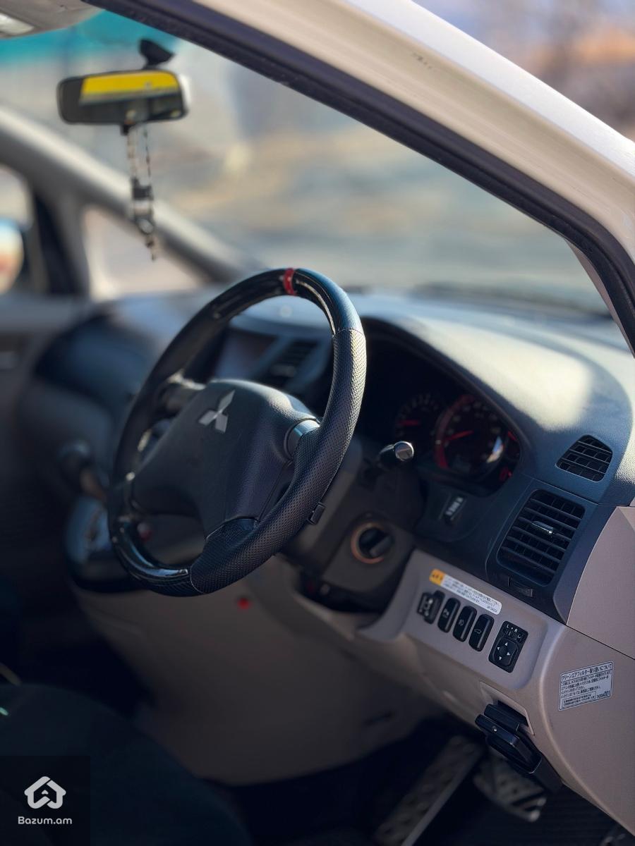 Mitsubishi Grandis Sport Gear - image 5