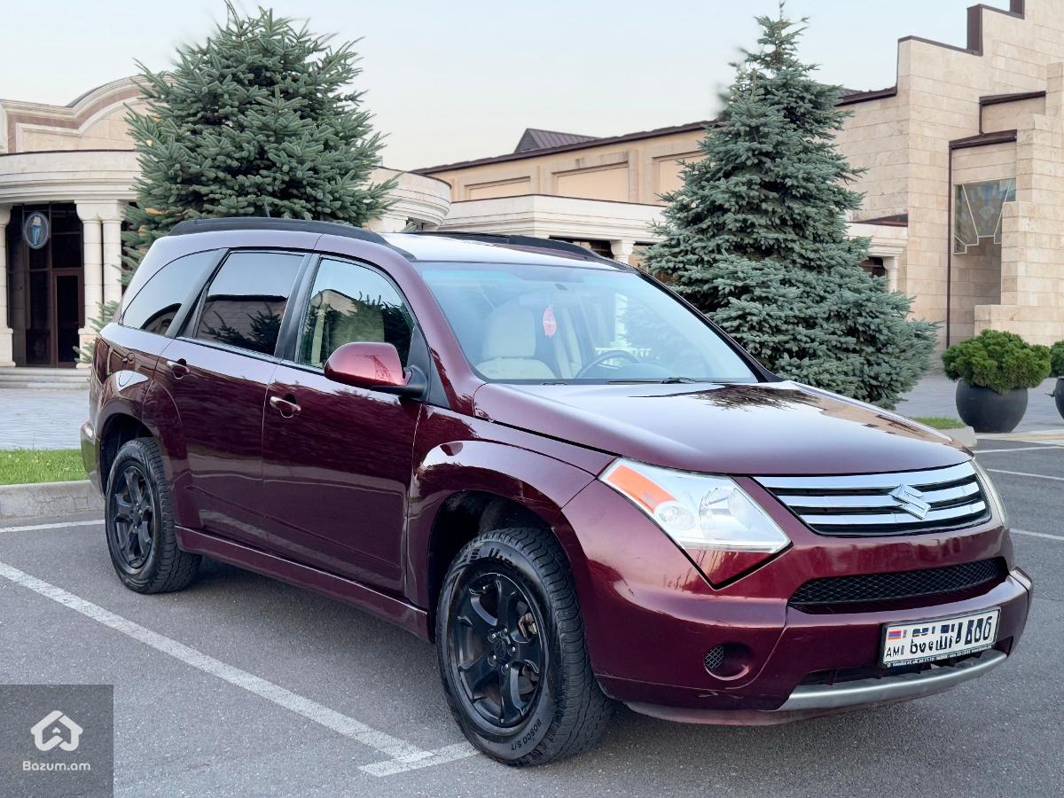 Suzuki XL7 - image 1