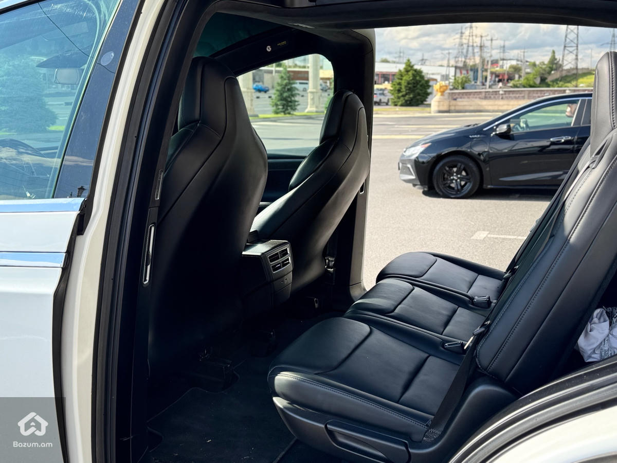 Tesla Model X 100D - image 8
