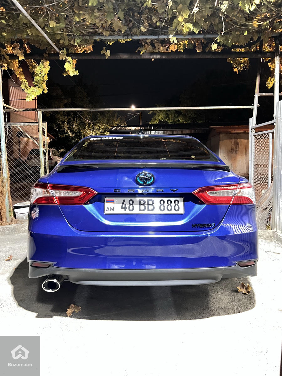 Toyota Camry Hybrid - image 6