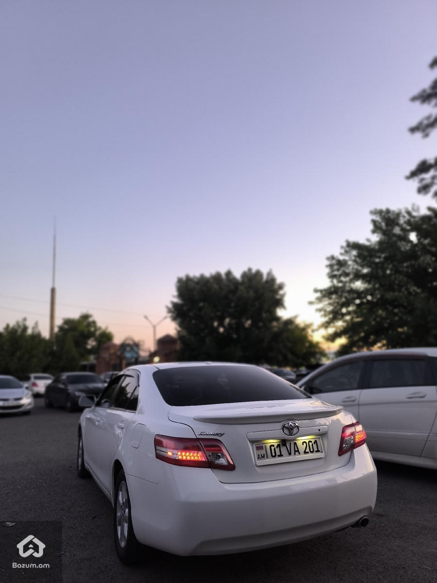 toyota camry - image 2